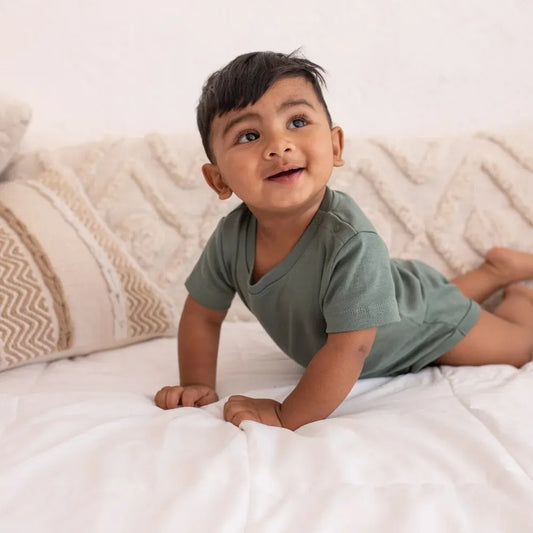 100% GOTS CERTIFIED ORGANIC COTTON Solid basic onesie for Infants - Olive Solid