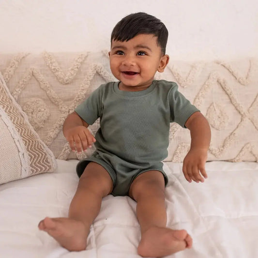 100% GOTS CERTIFIED ORGANIC COTTON Solid basic onesie for Infants - Olive Solid